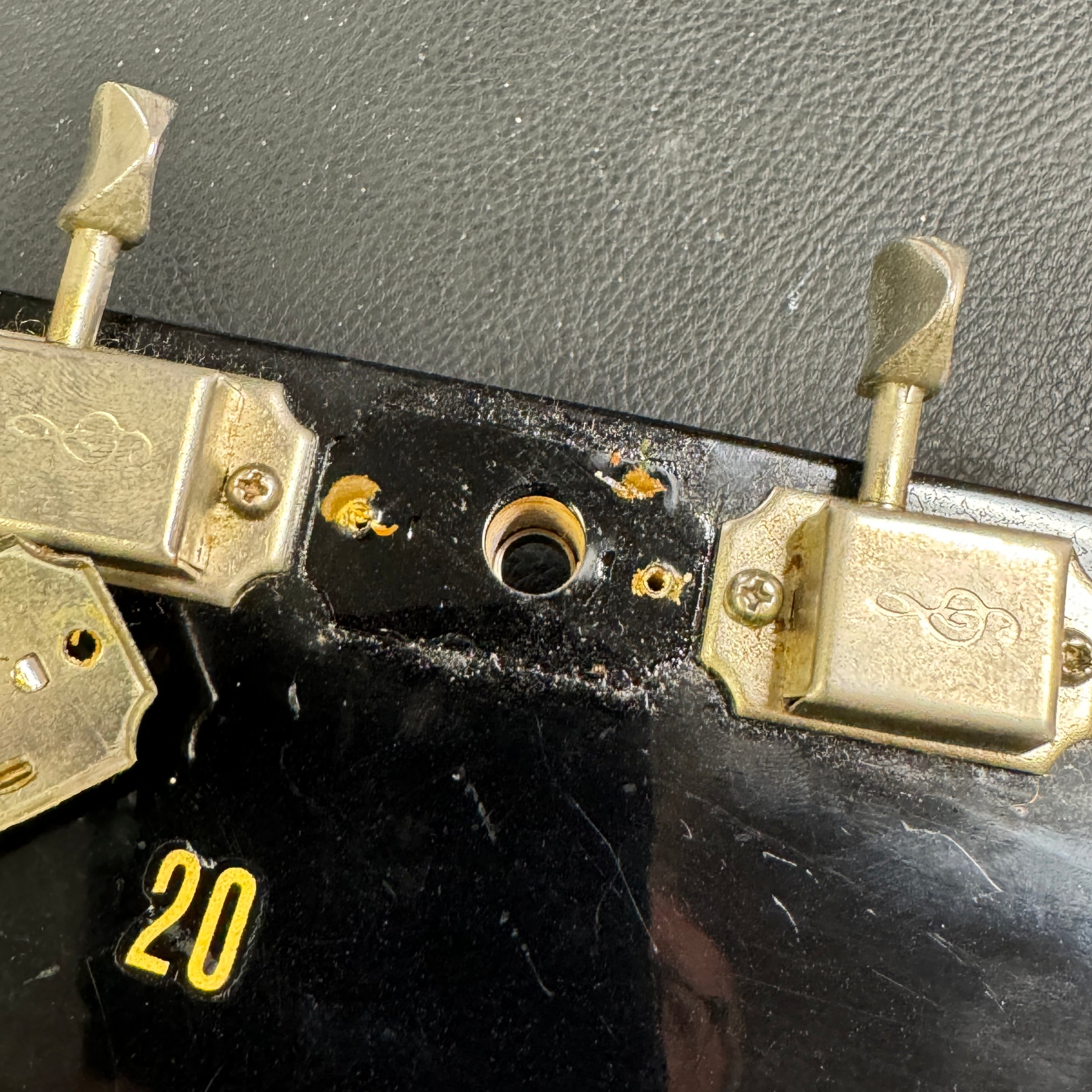 Tonemaster Imperial Model 20 – 1965 Crucianelli Silver Sparkle Vintage Guitar w/ Original Case