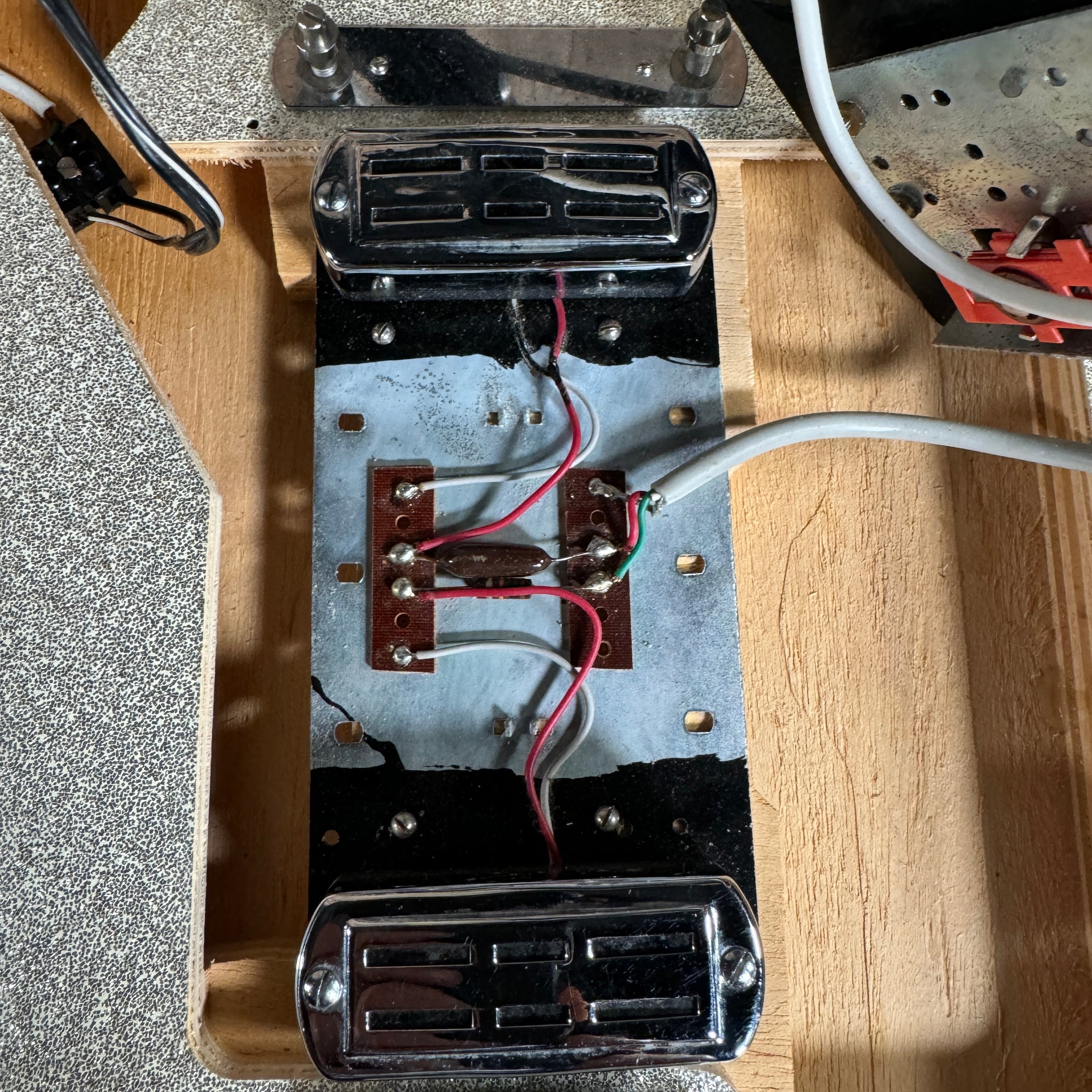 Tonemaster Imperial Model 20 – 1965 Crucianelli Silver Sparkle Vintage Guitar w/ Original Case