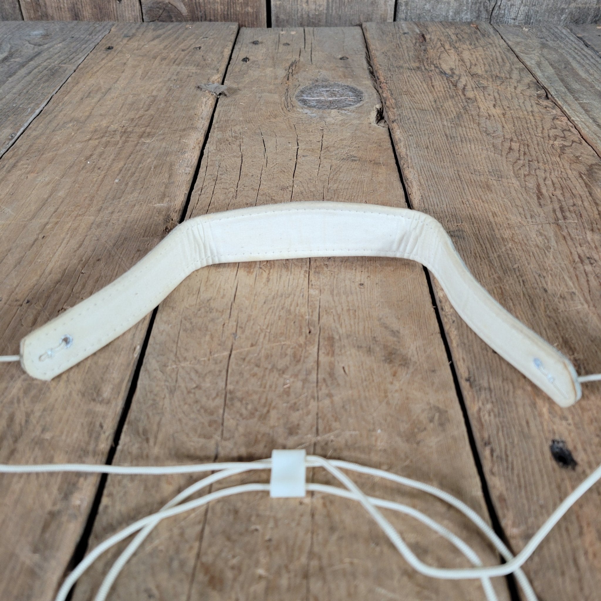 Ace White Leather Classical guitar strap 1960s 1970s - Mahar's Vintage Guitars