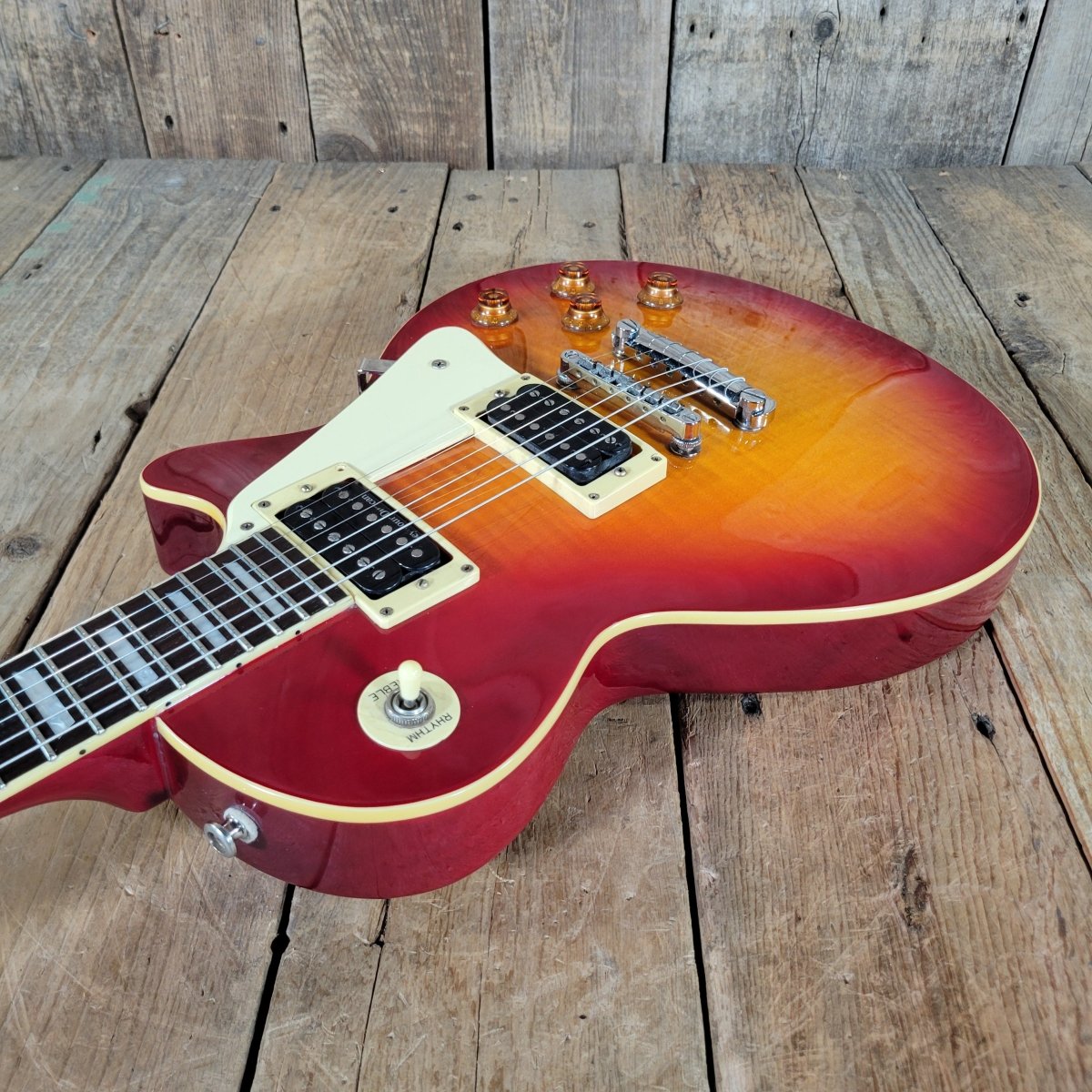Agile AL - 2000 Les Paul Copy – Cherry Sunburst with Hard Case - Mahar's Vintage Guitars