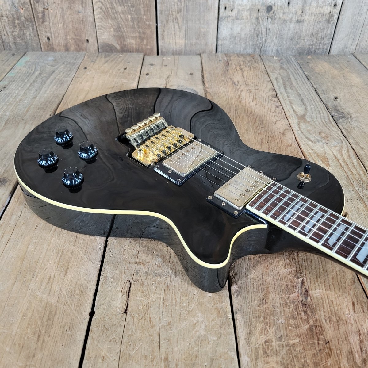 Agile AL - 2000 Les Paul Style Electric Guitar – Locking Tremolo System, Carved Top - Mahar's Vintage Guitars