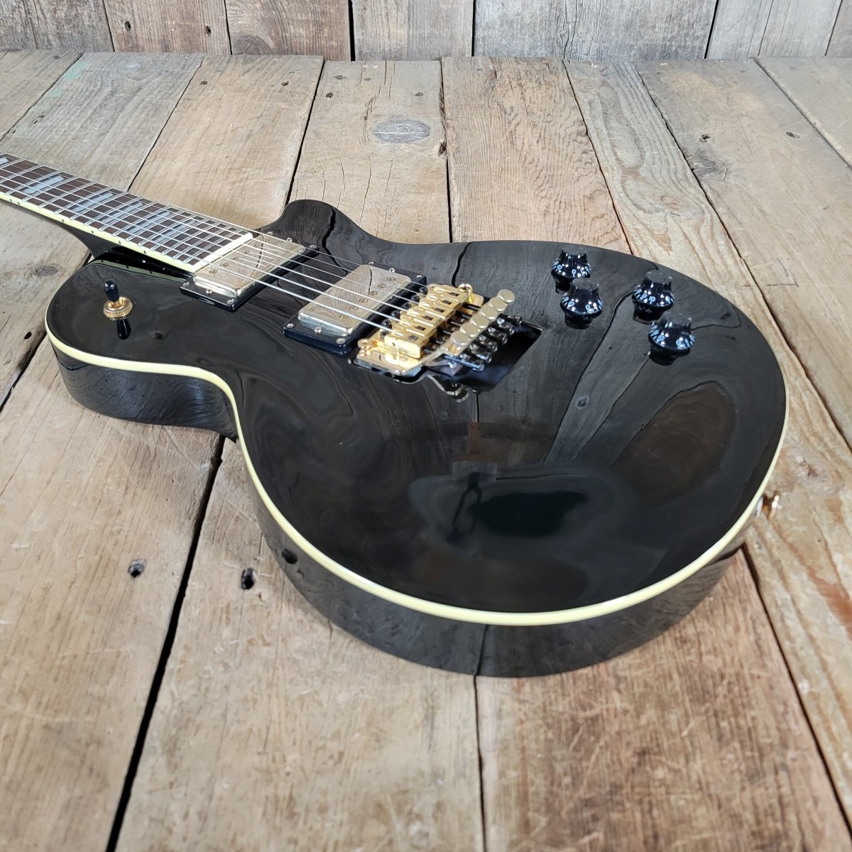 Agile AL - 2000 Les Paul Style Electric Guitar – Locking Tremolo System, Carved Top - Mahar's Vintage Guitars