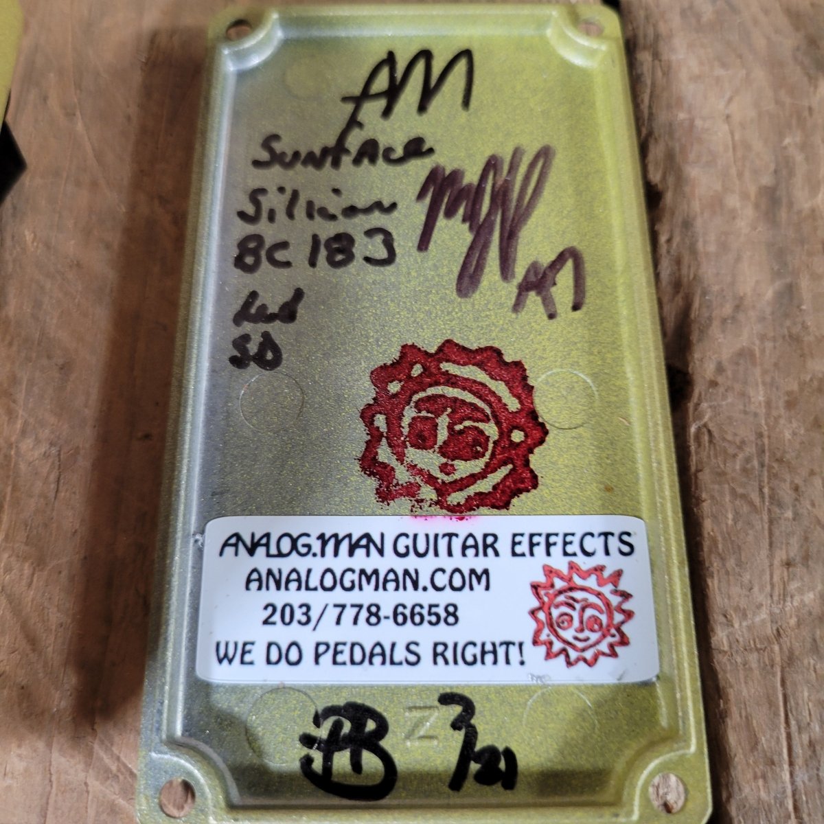 Analogman Sunface BC 183 Fuzz Pedal 2021 with LED Sundial Knob and DC - Mahar's Vintage Guitars