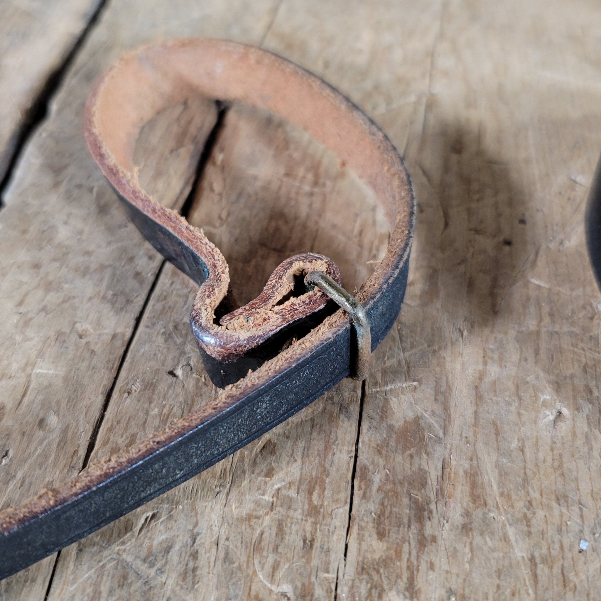 Bobby Lee Black Leather Padded Guitar Strap - Mahar's Vintage Guitars