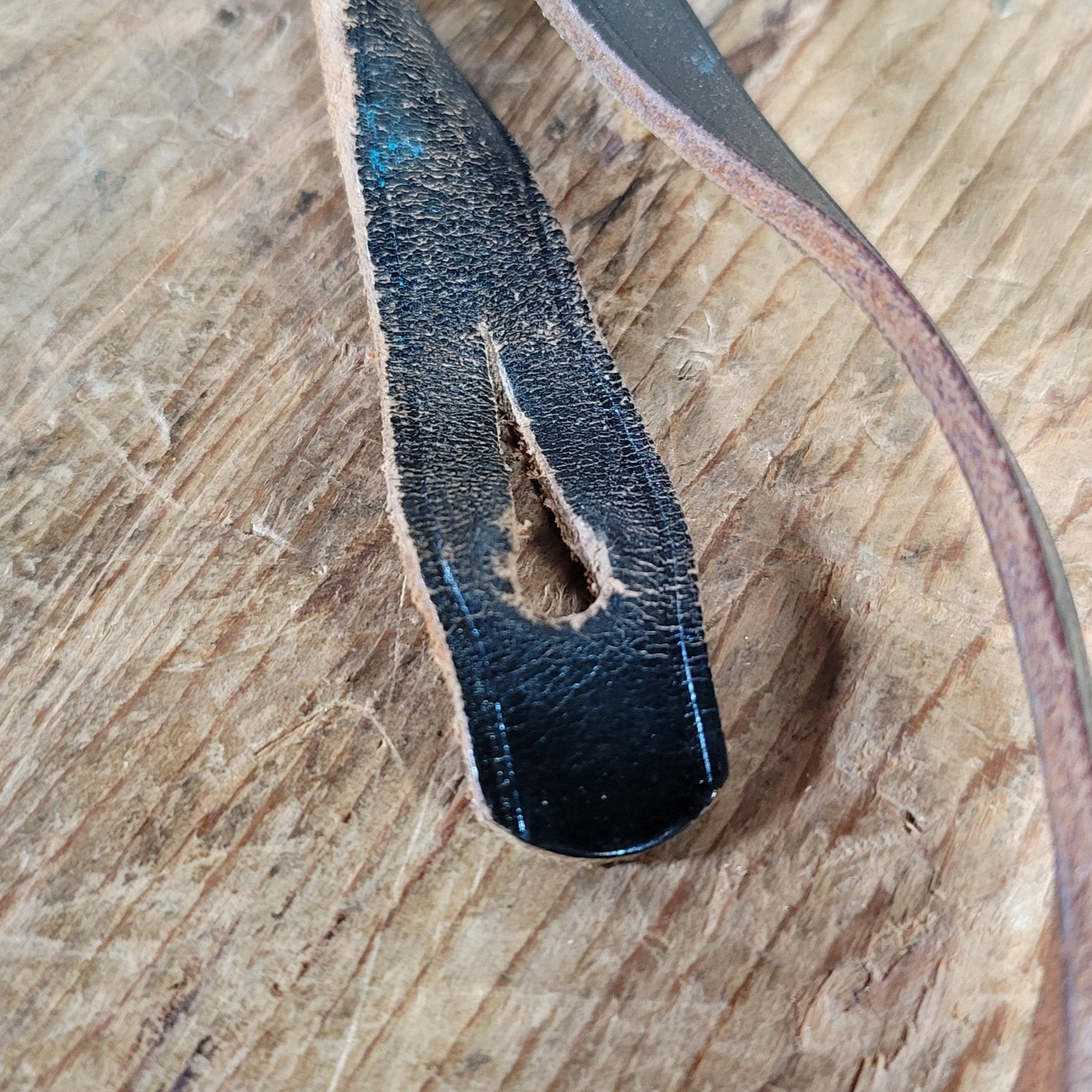 Bobby Lee Black Leather Padded Guitar Strap - Mahar's Vintage Guitars