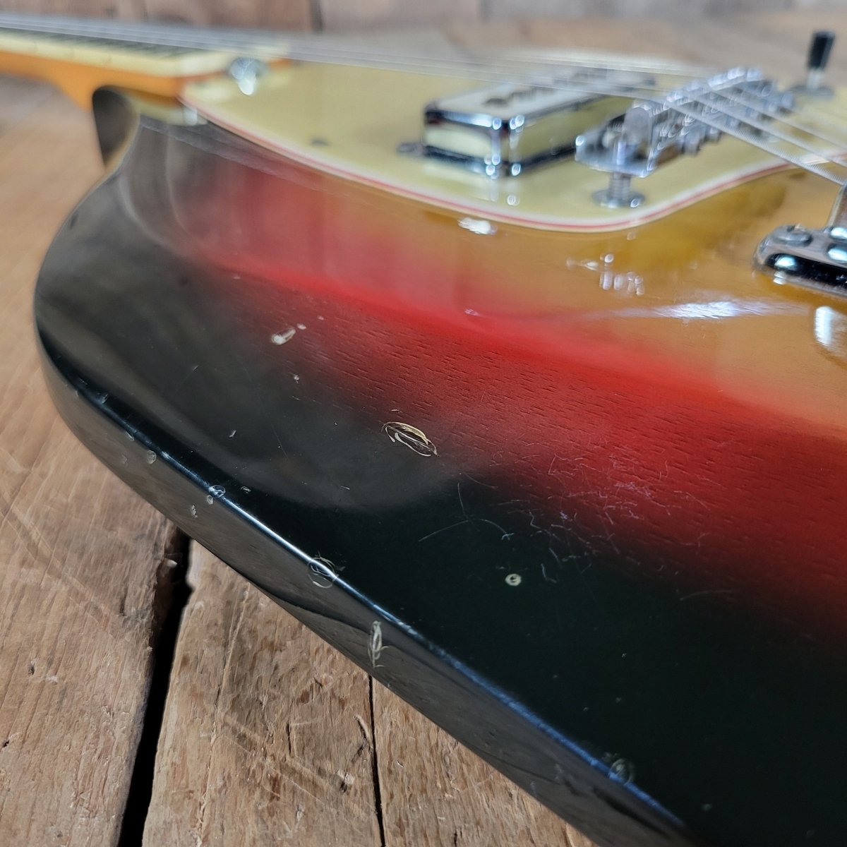 EKO Rocket Rokes Model VI Sunburst 1960s – Vintage Italian Electric Guitar with Original Case - Mahar's Vintage Guitars