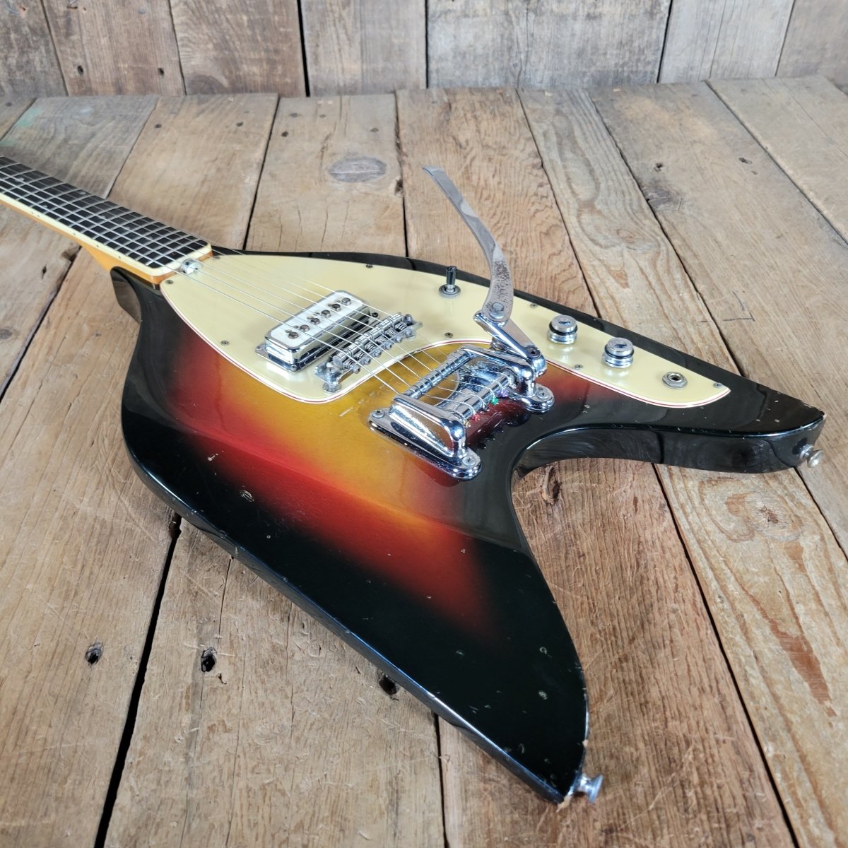 EKO Rocket Rokes Model VI Sunburst 1960s – Vintage Italian Electric Guitar with Original Case - Mahar's Vintage Guitars