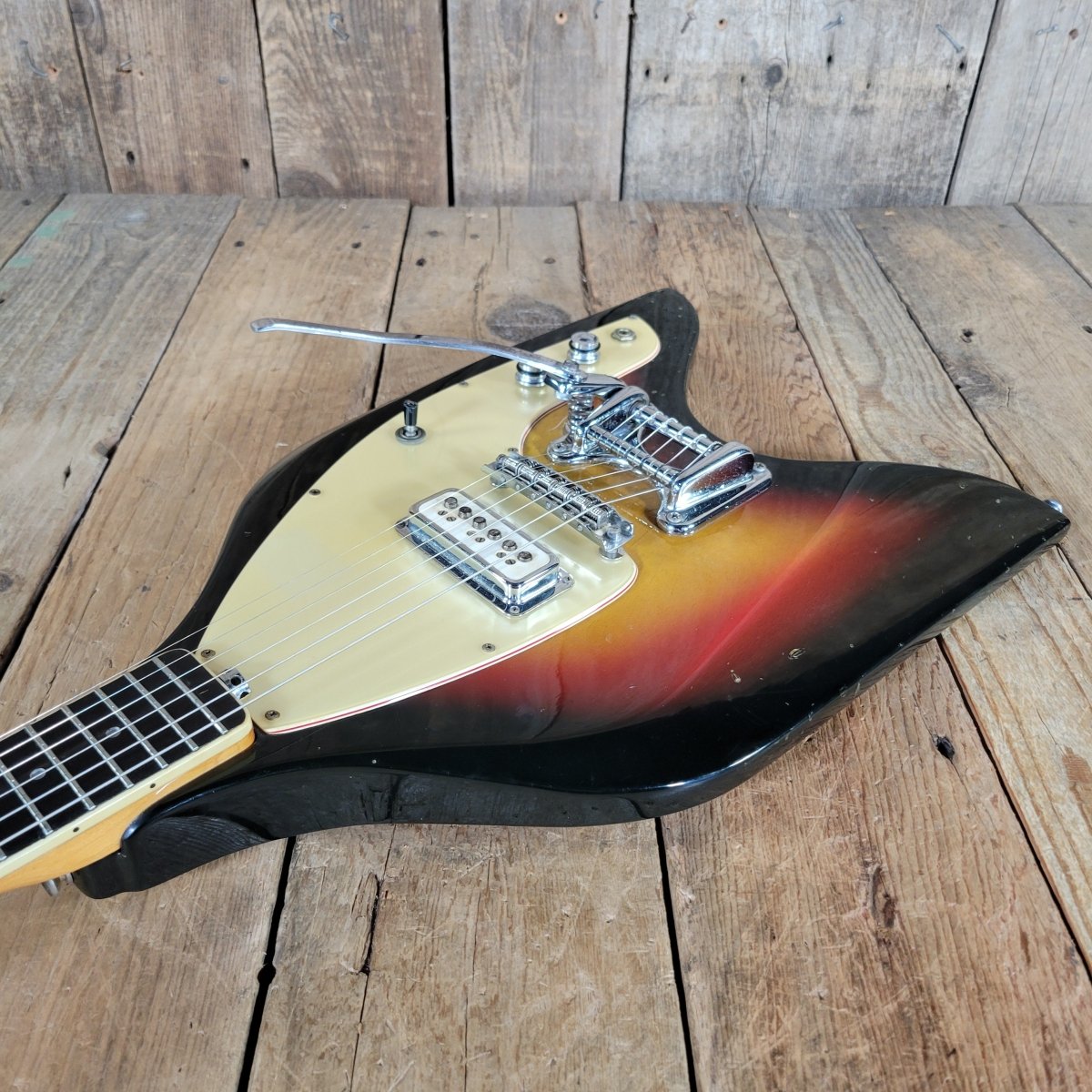 EKO Rocket Rokes Model VI Sunburst 1960s – Vintage Italian Electric Guitar with Original Case - Mahar's Vintage Guitars