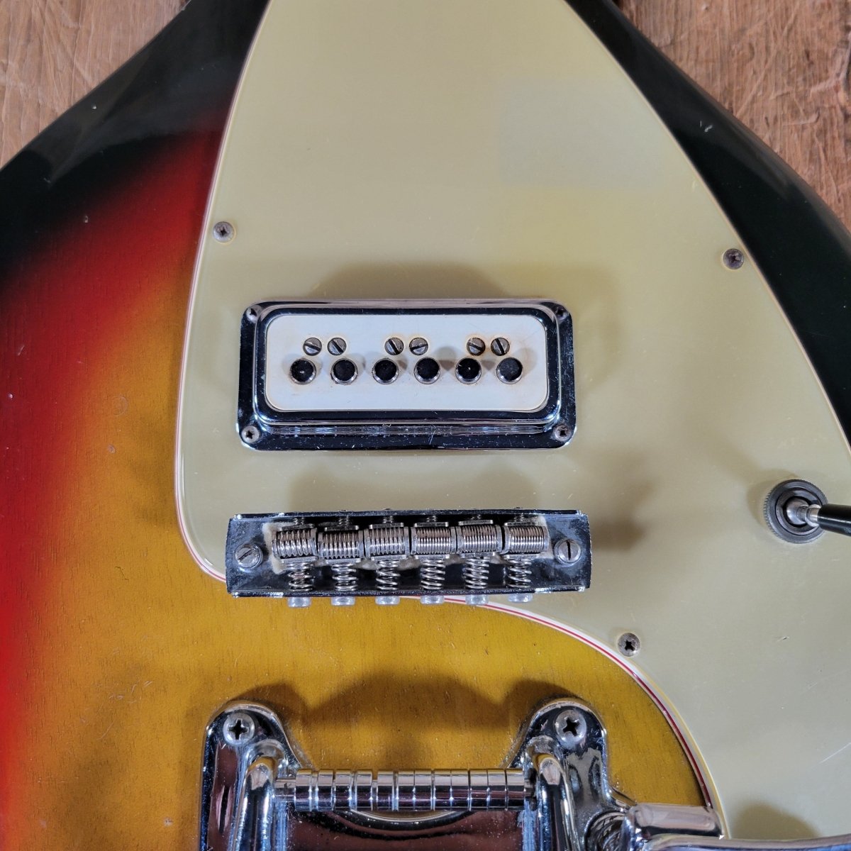 EKO Rocket Rokes Model VI Sunburst 1960s – Vintage Italian Electric Guitar with Original Case - Mahar's Vintage Guitars