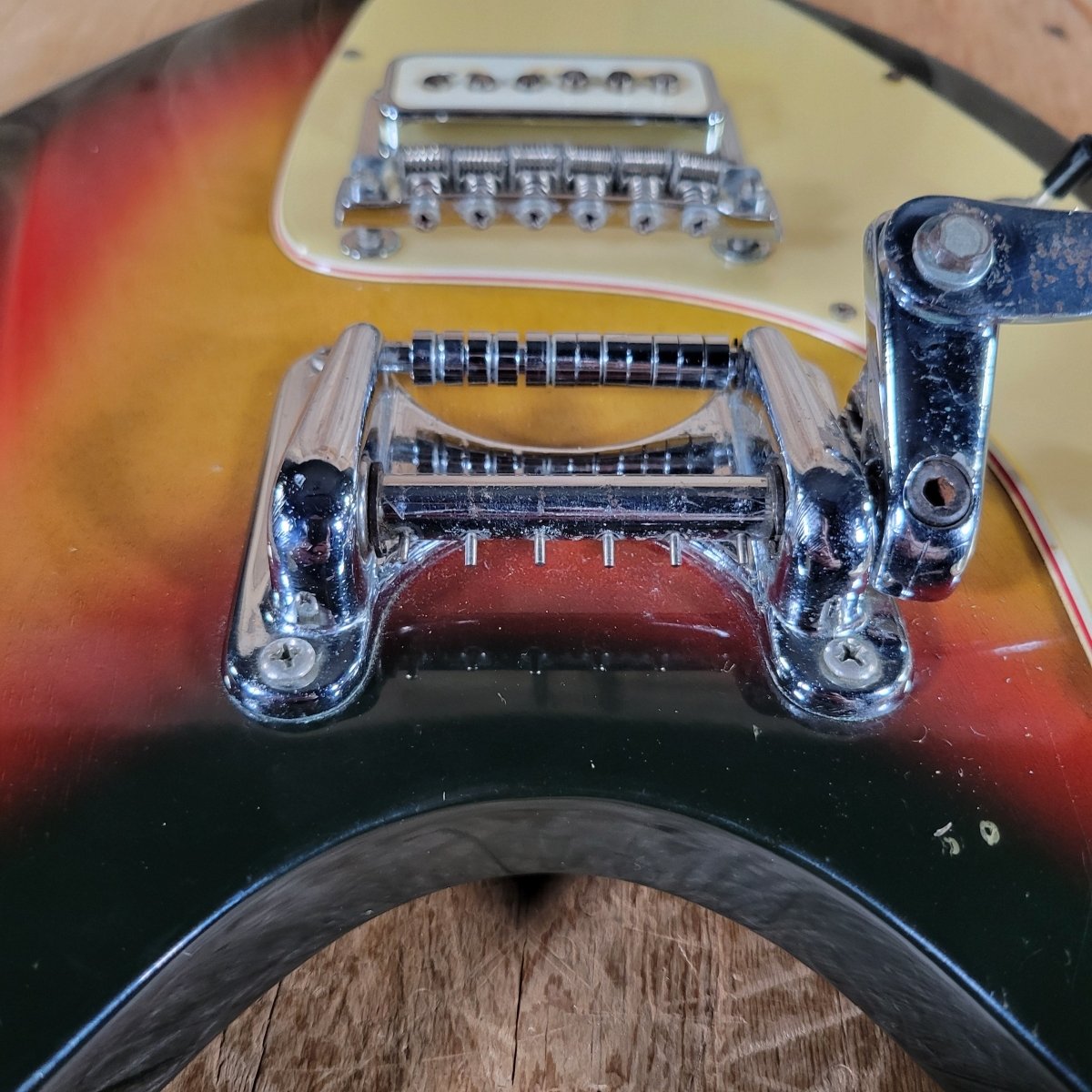 EKO Rocket Rokes Model VI Sunburst 1960s – Vintage Italian Electric Guitar with Original Case - Mahar's Vintage Guitars