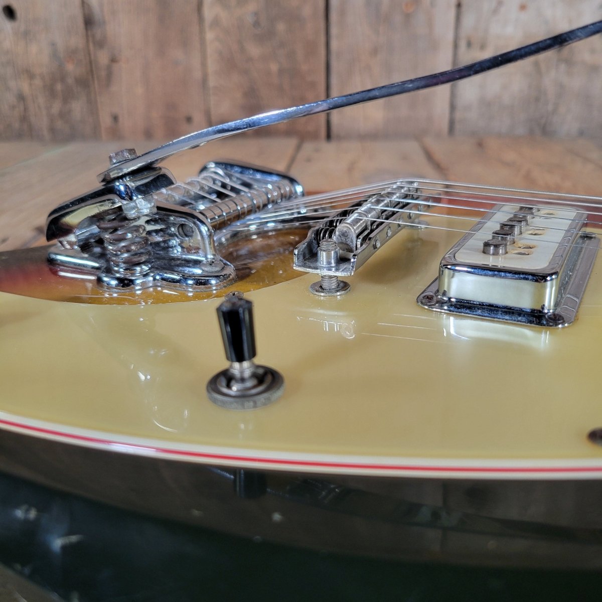 EKO Rocket Rokes Model VI Sunburst 1960s – Vintage Italian Electric Guitar with Original Case - Mahar's Vintage Guitars