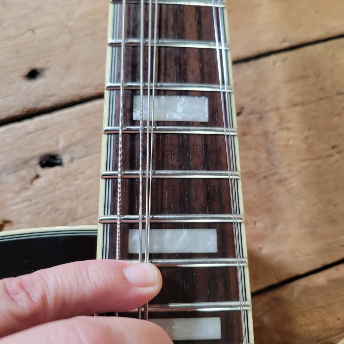 Epiphone Emperor II “Joe Pass” Archtop 2011 – Sunburst, Mint Condition, Original Hardshell Case - Mahar's Vintage Guitars