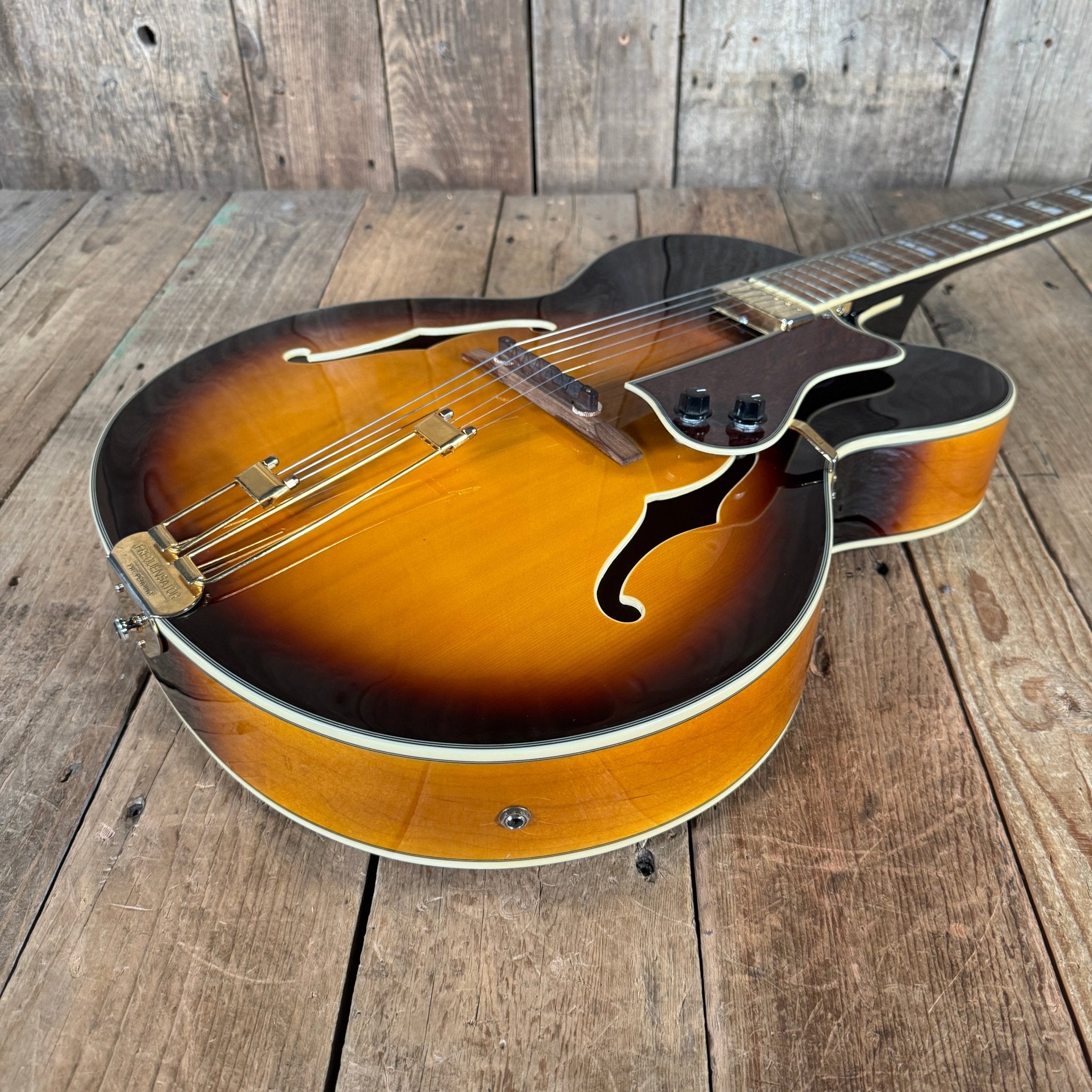 Epiphone Emperor Regent 2006 – Archtop Jazz Guitar, Antique Sunburst, Floating Mini - Humbucker Korea - Mahar's Vintage Guitars