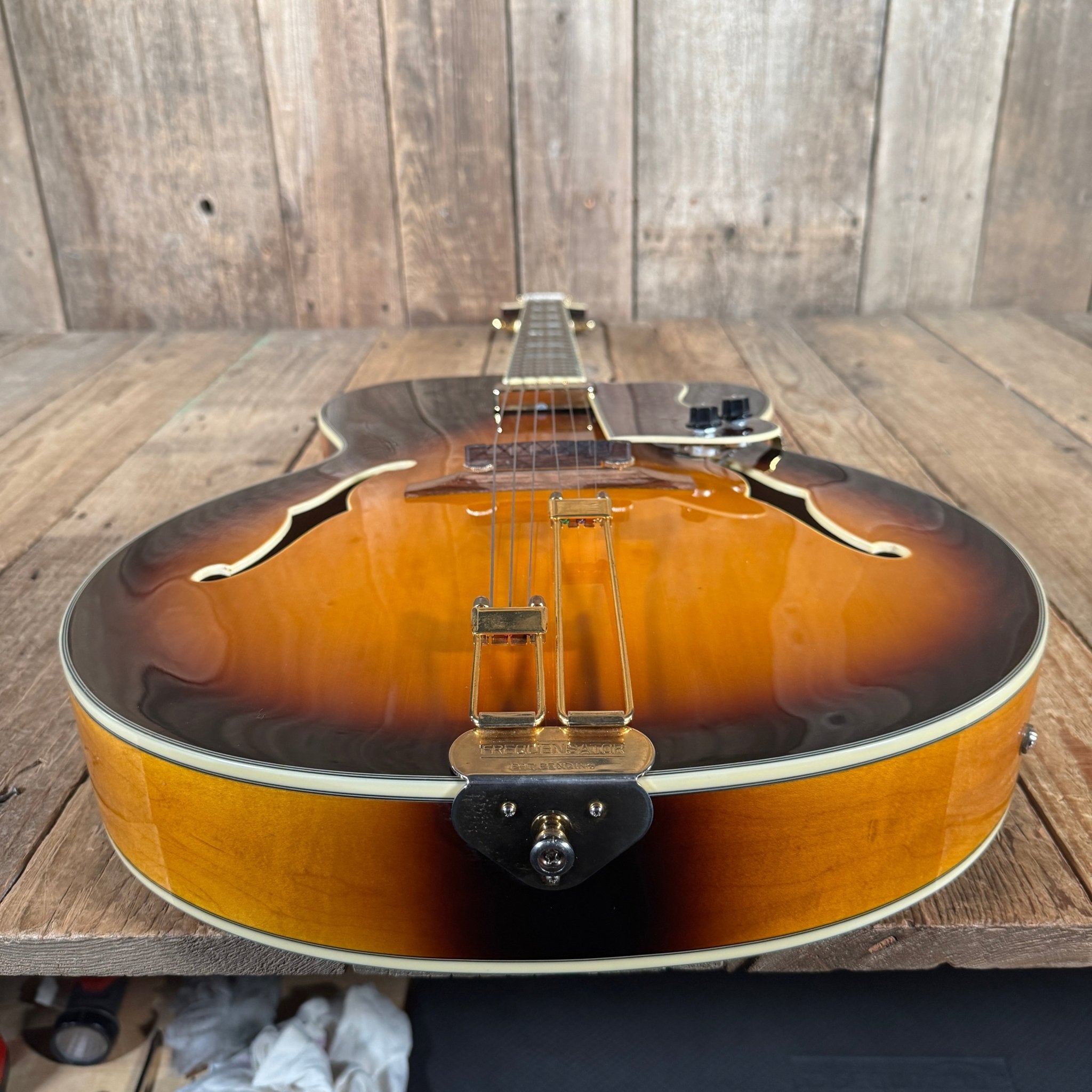 Epiphone Emperor Regent 2006 – Archtop Jazz Guitar, Antique Sunburst, Floating Mini - Humbucker Korea - Mahar's Vintage Guitars