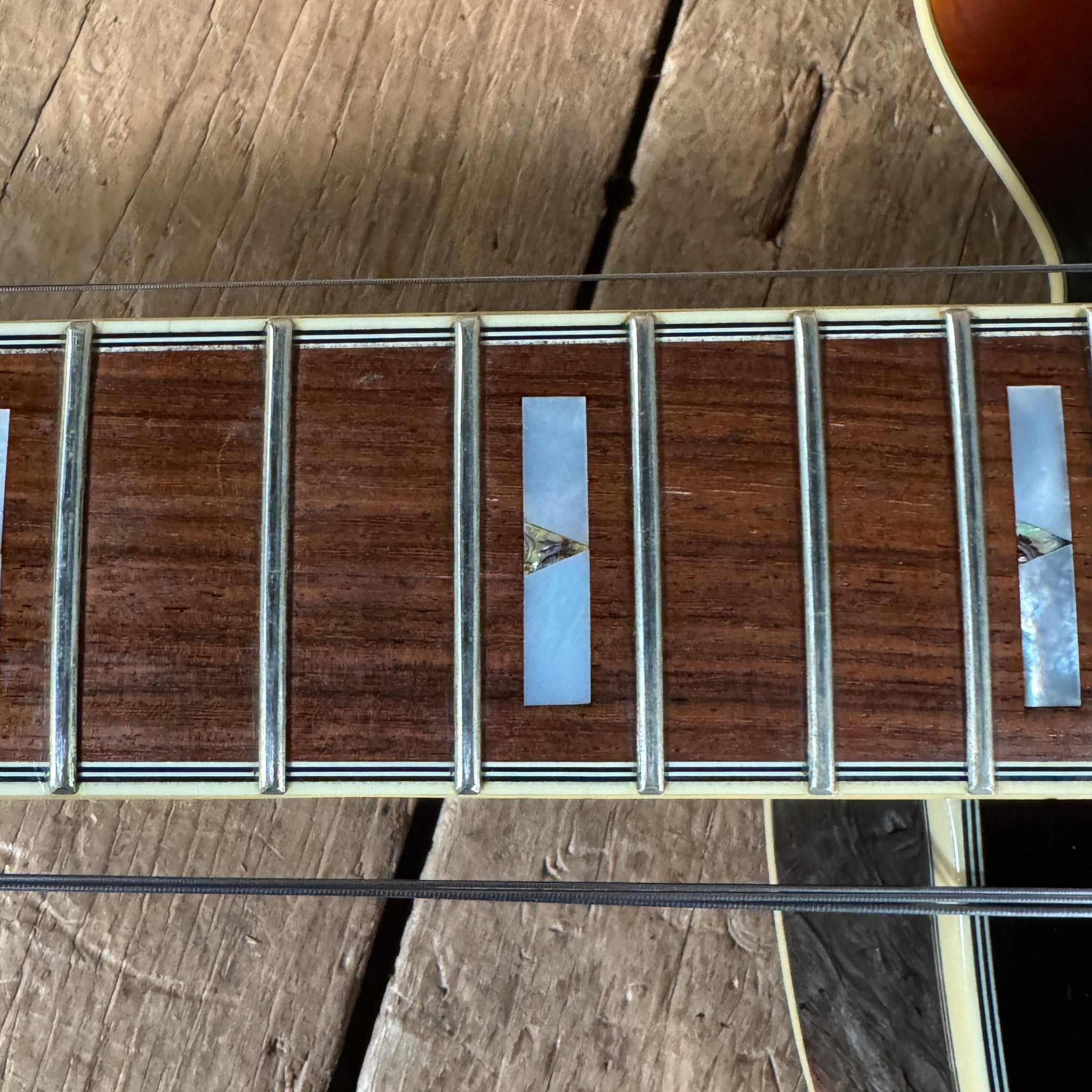 Epiphone Emperor Regent 2006 – Archtop Jazz Guitar, Antique Sunburst, Floating Mini - Humbucker Korea - Mahar's Vintage Guitars