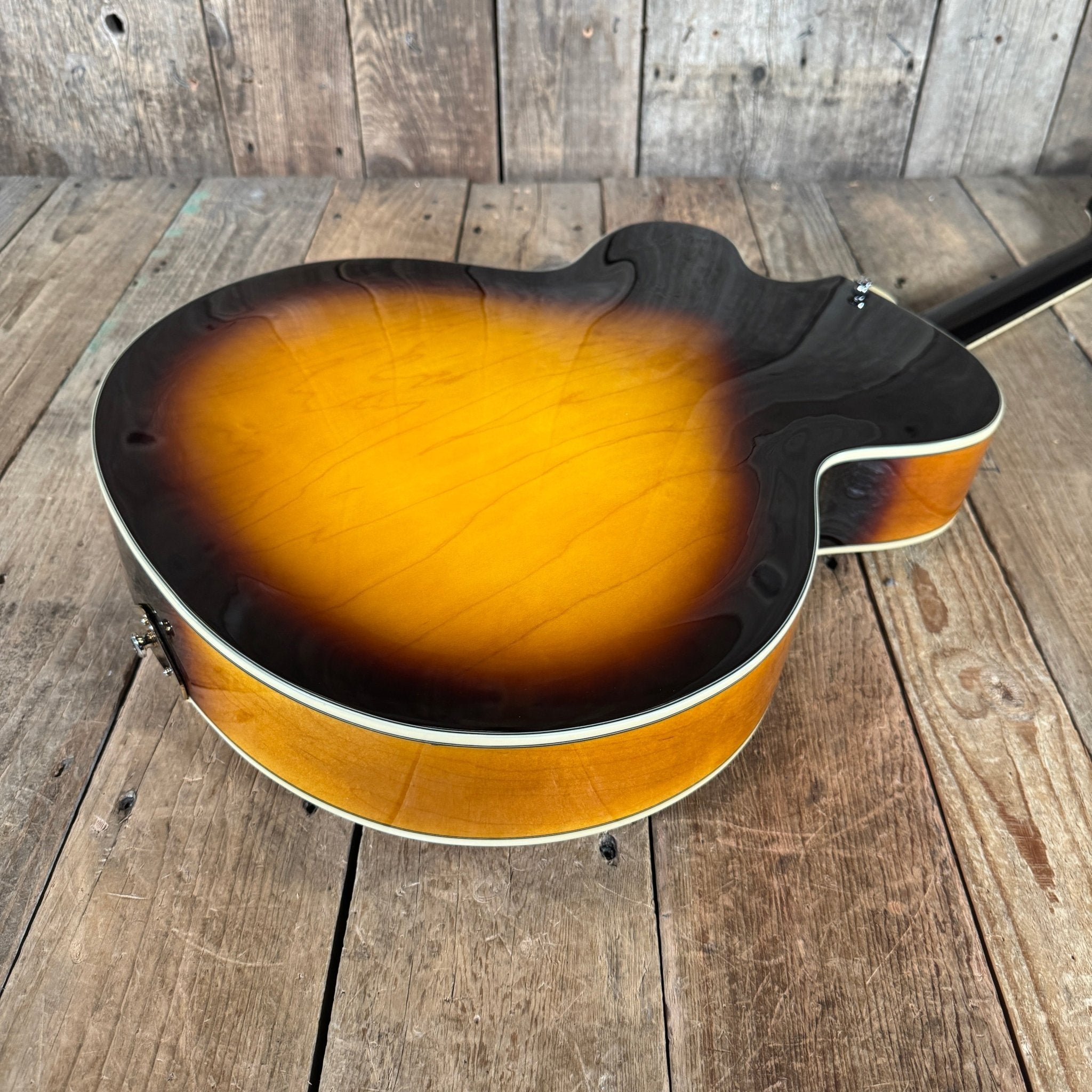 Epiphone Emperor Regent 2006 – Archtop Jazz Guitar, Antique Sunburst, Floating Mini - Humbucker Korea - Mahar's Vintage Guitars