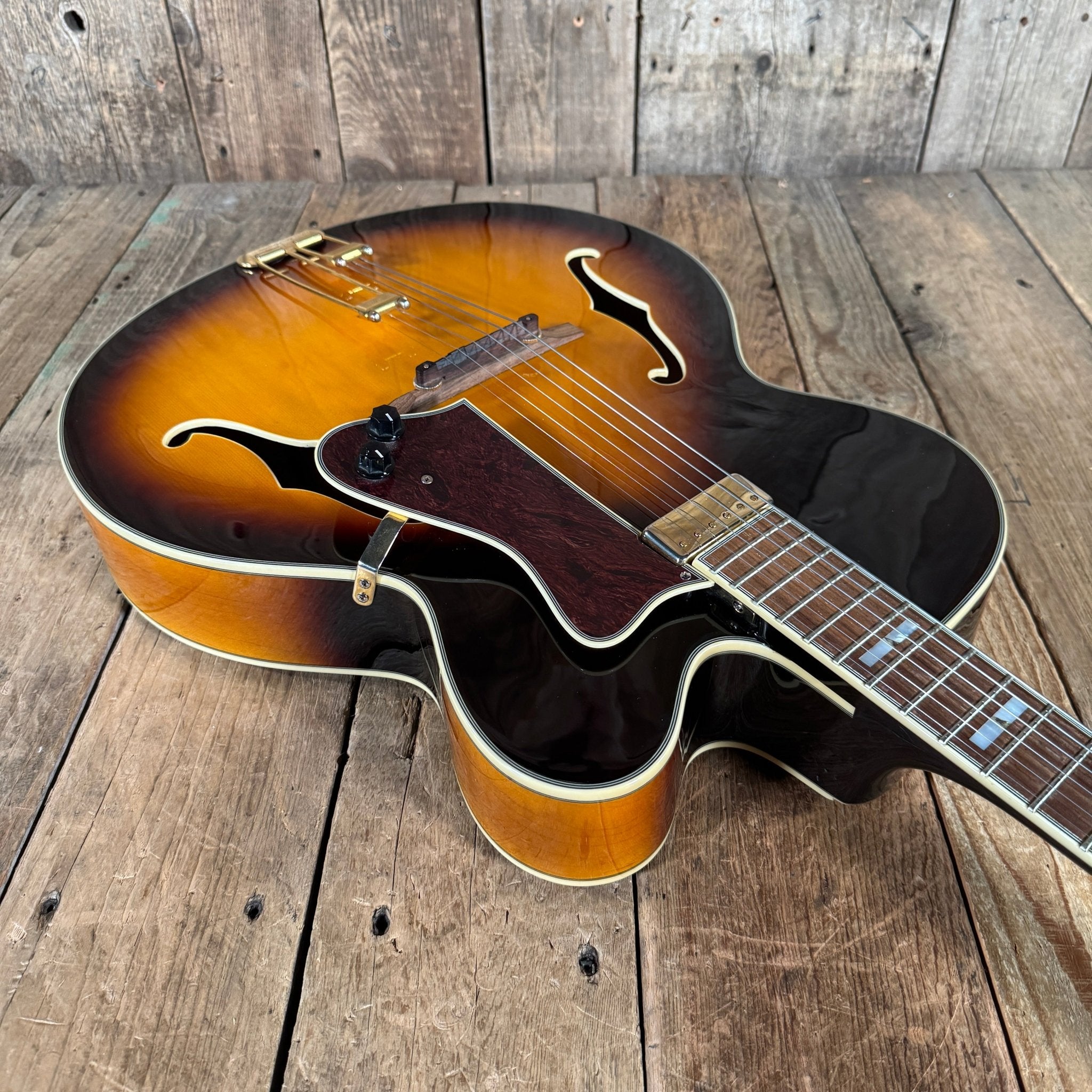 Epiphone Emperor Regent 2006 – Archtop Jazz Guitar, Antique Sunburst, Floating Mini - Humbucker Korea - Mahar's Vintage Guitars