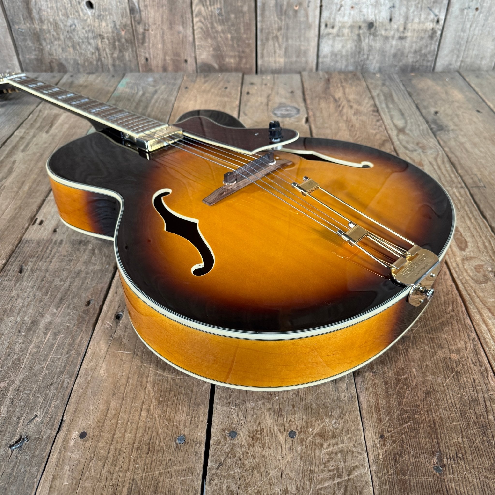 Epiphone Emperor Regent 2006 – Archtop Jazz Guitar, Antique Sunburst, Floating Mini - Humbucker Korea - Mahar's Vintage Guitars