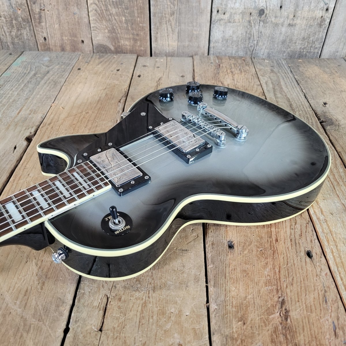 Epiphone Les Paul Custom Limited Edition Silverburst 2008 – Original Limited Run - Mahar's Vintage Guitars