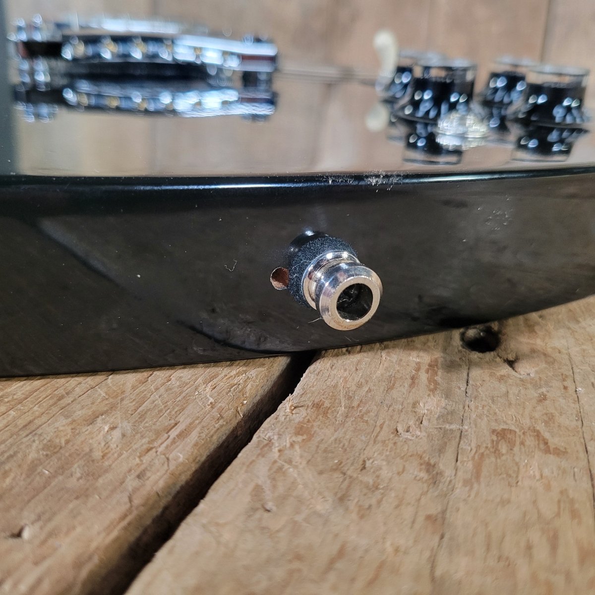 Epiphone SG - 400 Ebony 2004 Electric Guitar with SKB Hardshell Case - Mahar's Vintage Guitars