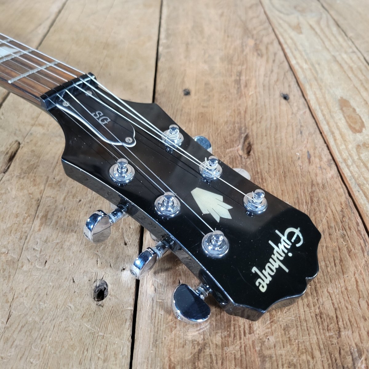 Epiphone SG - 400 Ebony 2004 Electric Guitar with SKB Hardshell Case - Mahar's Vintage Guitars