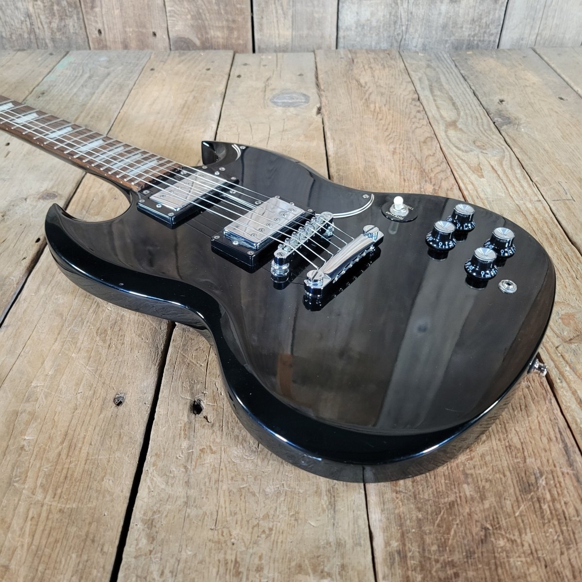 Epiphone SG - 400 Ebony 2004 Electric Guitar with SKB Hardshell Case - Mahar's Vintage Guitars