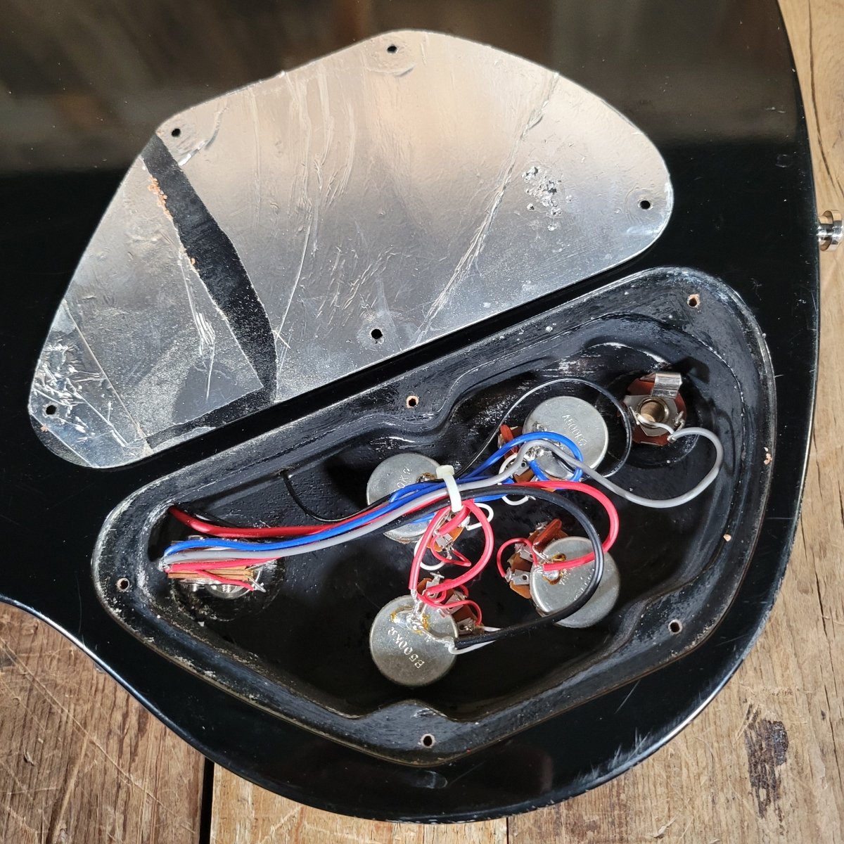 Epiphone SG - 400 Ebony 2004 Electric Guitar with SKB Hardshell Case - Mahar's Vintage Guitars