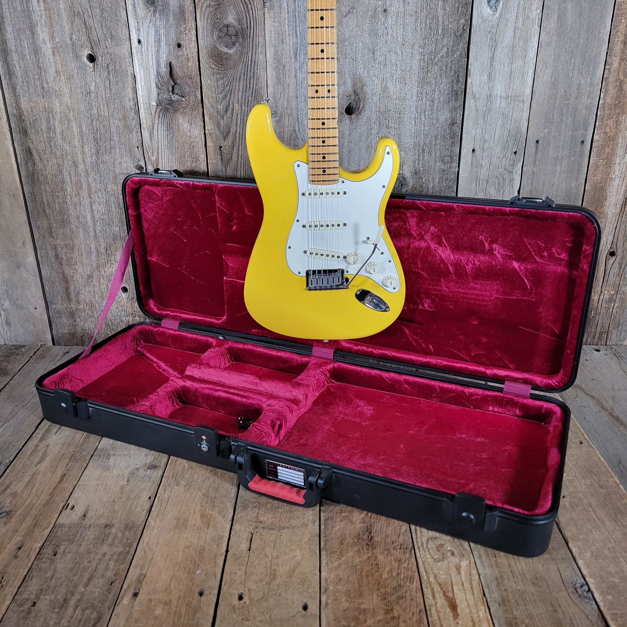Fender American Standard Stratocaster Graffiti Yellow 1989 – Rare Custom Color Vintage USA Strat - Mahar's Vintage Guitars