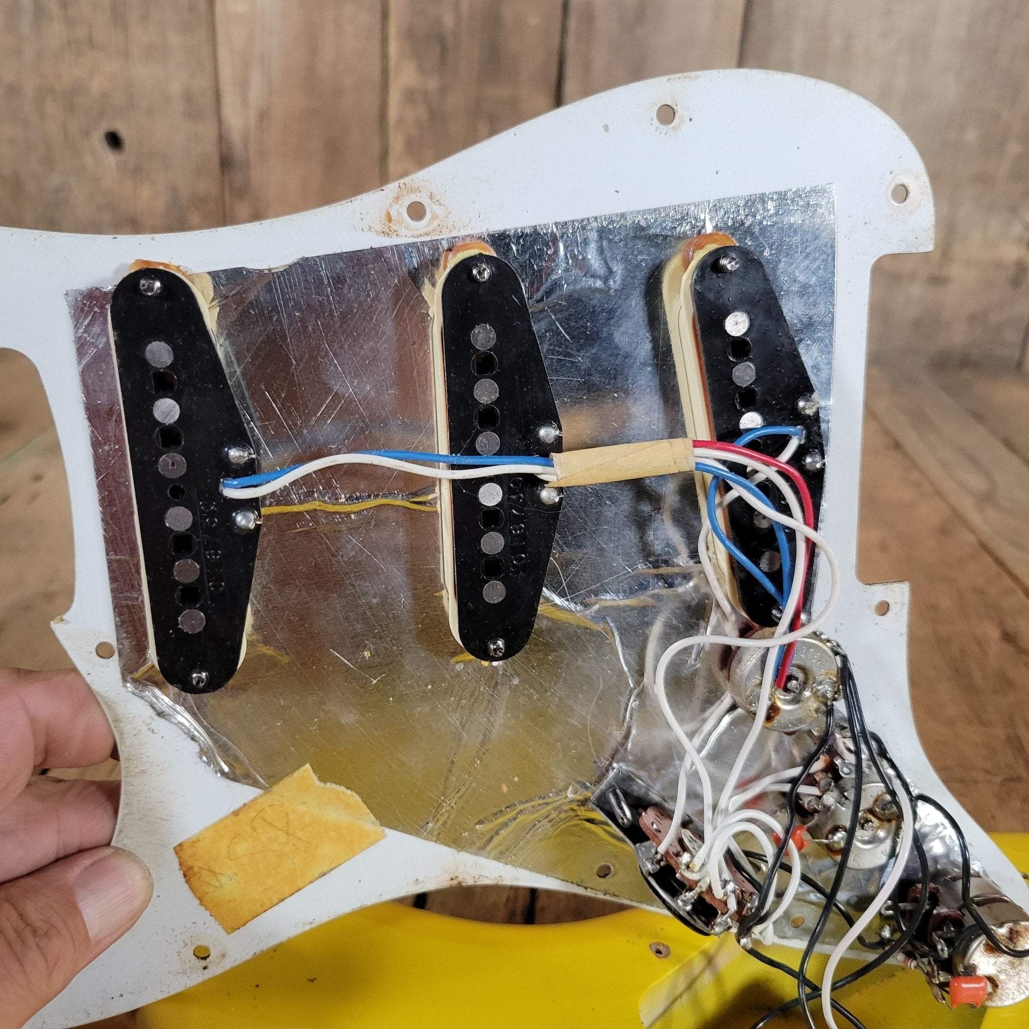 Fender American Standard Stratocaster Graffiti Yellow 1989 – Rare Custom Color Vintage USA Strat - Mahar's Vintage Guitars