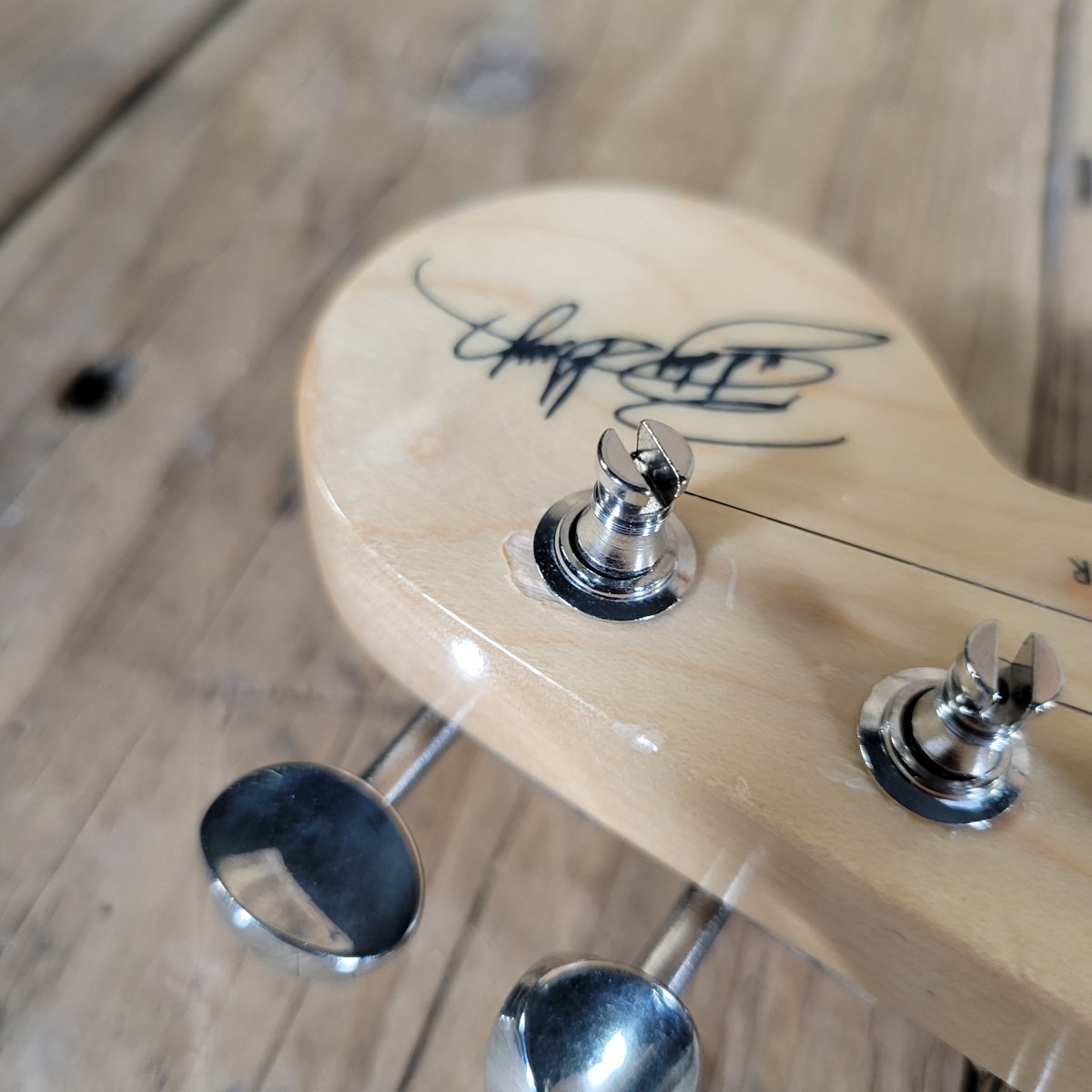 Fender Buddy Guy Signature Stratocaster MIM 2020 – Polka Dot, Original Case - Mahar's Vintage Guitars