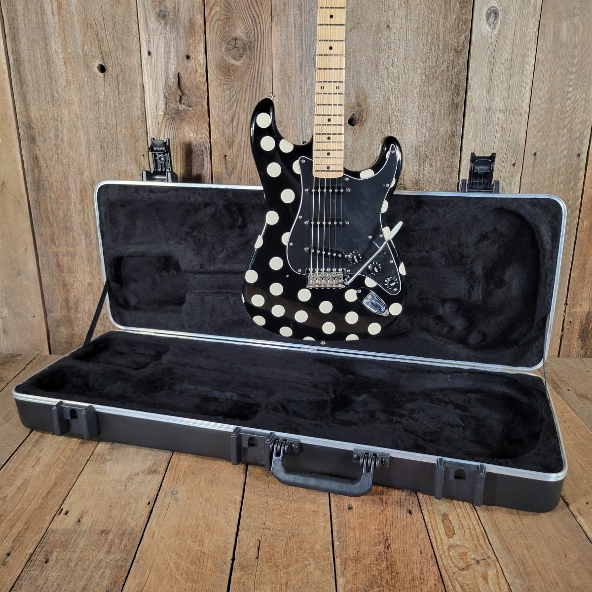 Fender Buddy Guy Signature Stratocaster MIM 2020 – Polka Dot, Original Case - Mahar's Vintage Guitars