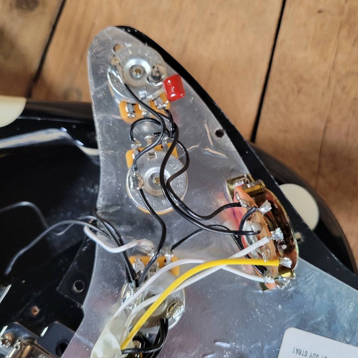 Fender Buddy Guy Signature Stratocaster MIM 2020 – Polka Dot, Original Case - Mahar's Vintage Guitars