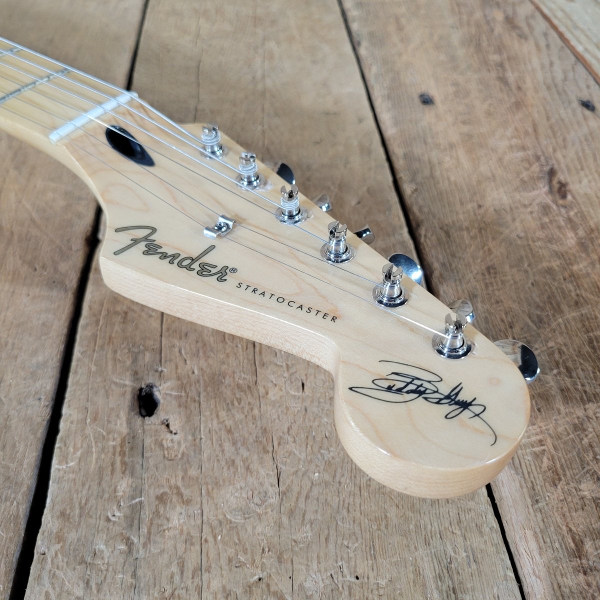 Fender Buddy Guy Signature Stratocaster MIM 2020 – Polka Dot, Original Case - Mahar's Vintage Guitars