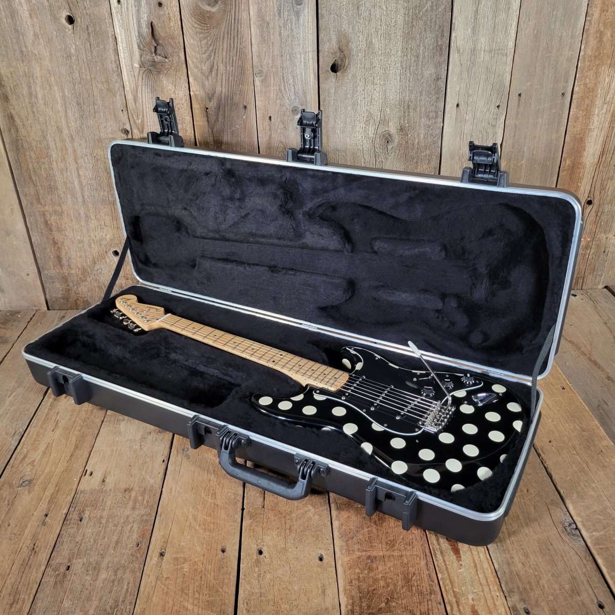 Fender Buddy Guy Signature Stratocaster MIM 2020 – Polka Dot, Original Case - Mahar's Vintage Guitars