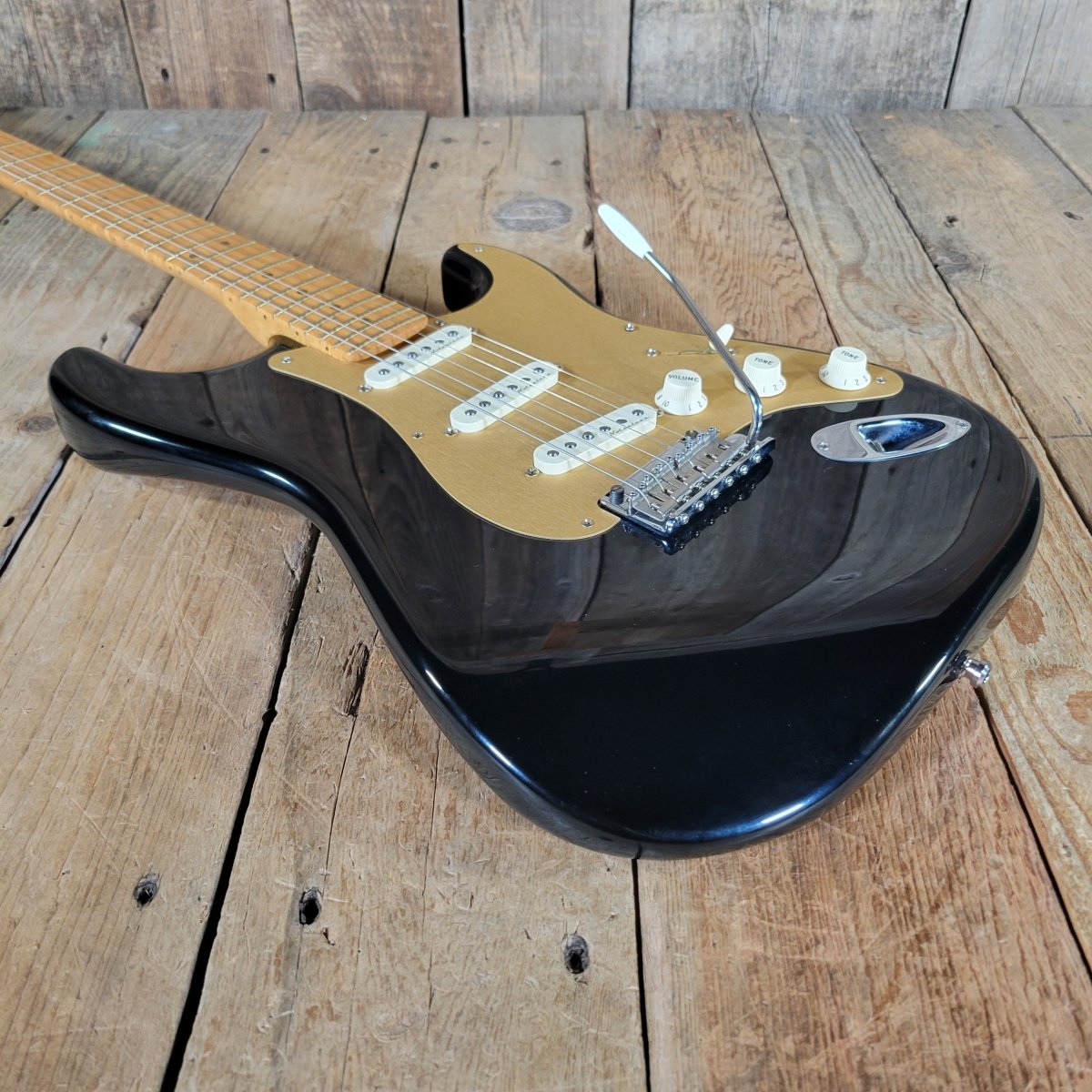 Fender Custom Classic Player Stratocaster 2003 – Black Finish with Gold Pickguard & Upgraded Features - Mahar's Vintage Guitars