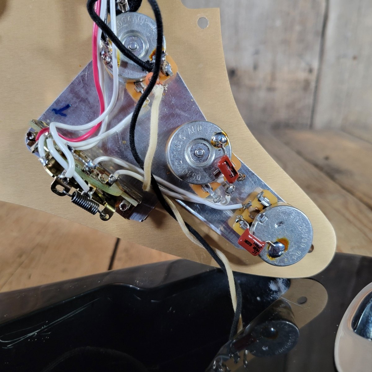 Fender Custom Classic Player Stratocaster 2003 – Black Finish with Gold Pickguard & Upgraded Features - Mahar's Vintage Guitars