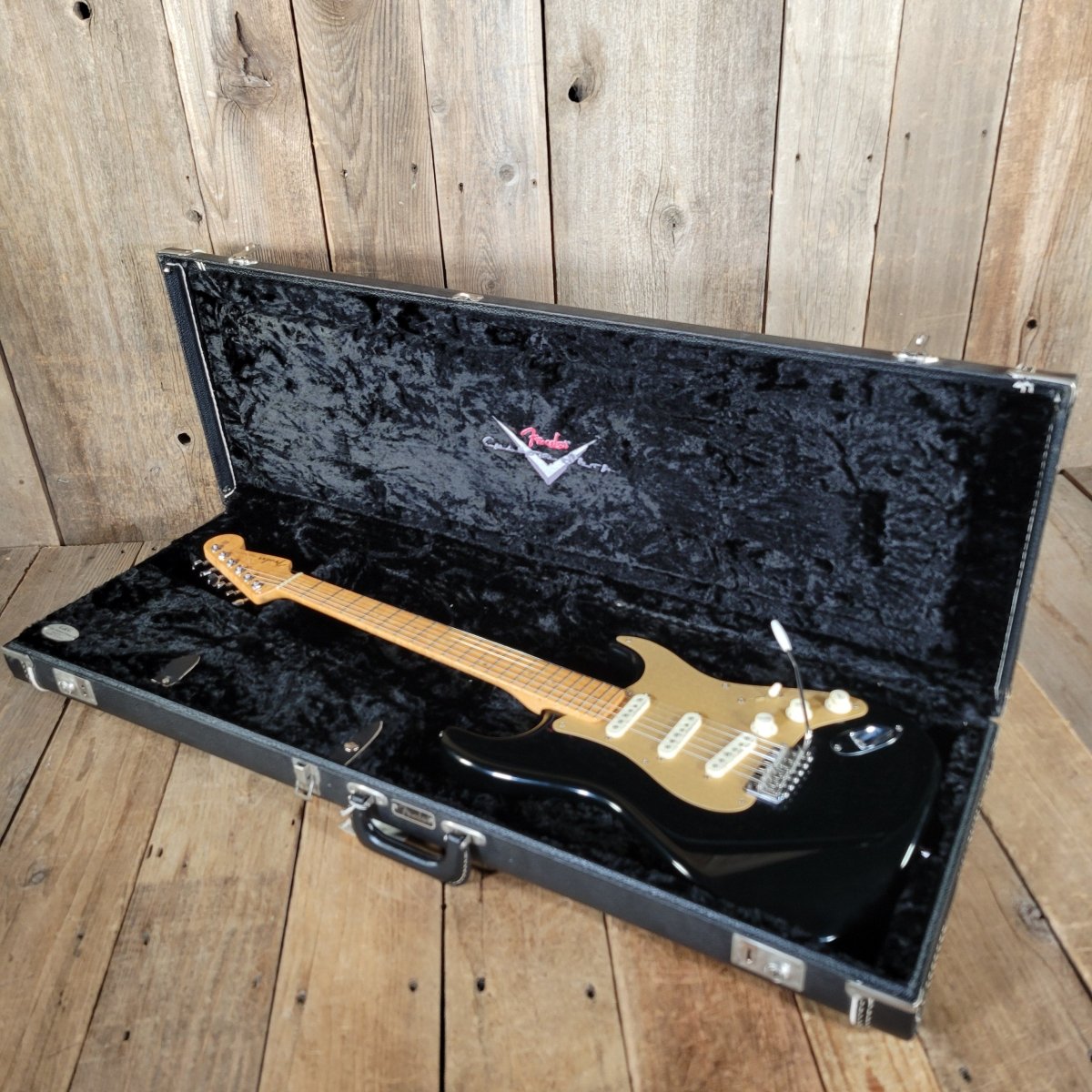 Fender Custom Classic Player Stratocaster 2003 – Black Finish with Gold Pickguard & Upgraded Features - Mahar's Vintage Guitars