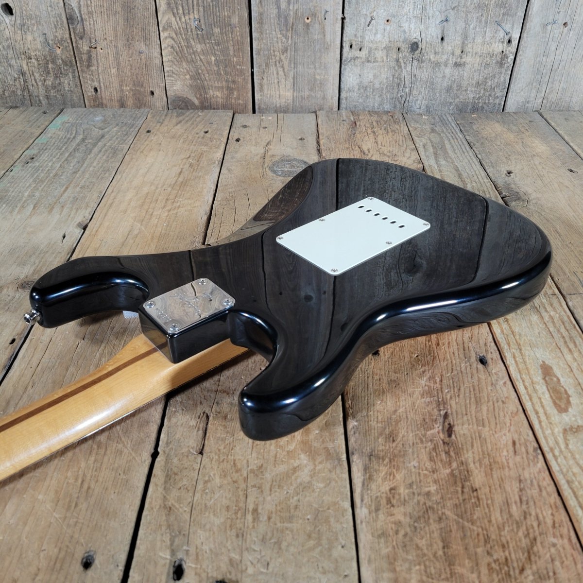 Fender Custom Classic Player Stratocaster 2003 – Black Finish with Gold Pickguard & Upgraded Features - Mahar's Vintage Guitars