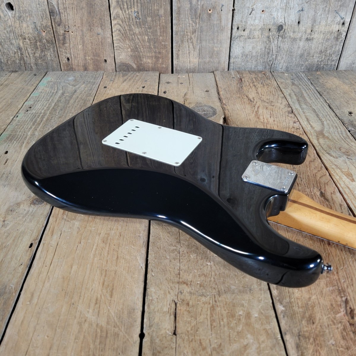 Fender Custom Classic Player Stratocaster 2003 – Black Finish with Gold Pickguard & Upgraded Features - Mahar's Vintage Guitars