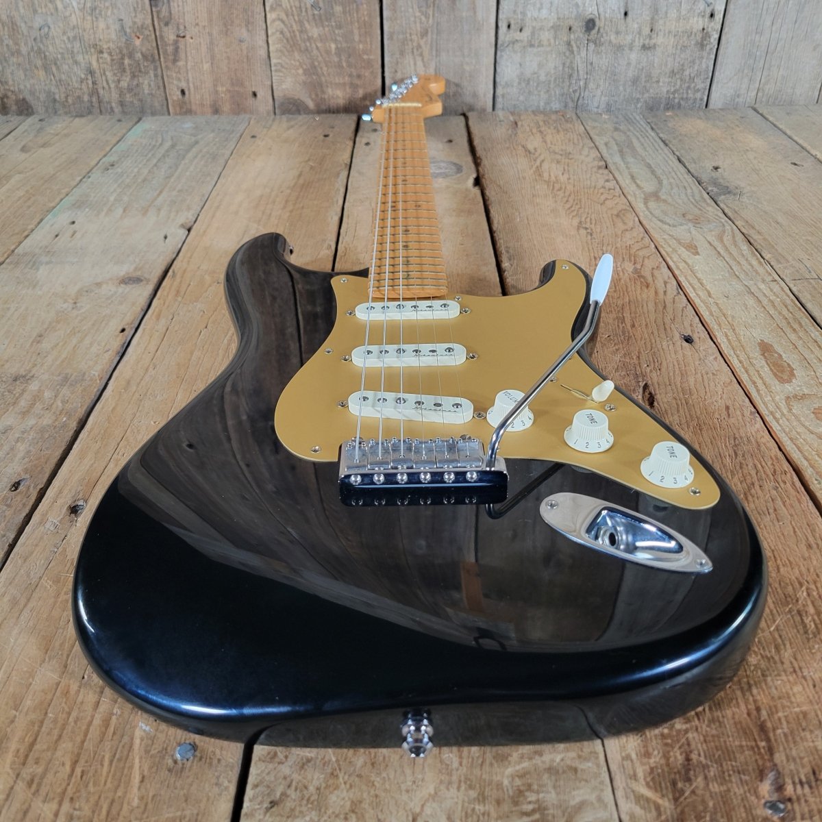Fender Custom Classic Player Stratocaster 2003 – Black Finish with Gold Pickguard & Upgraded Features - Mahar's Vintage Guitars