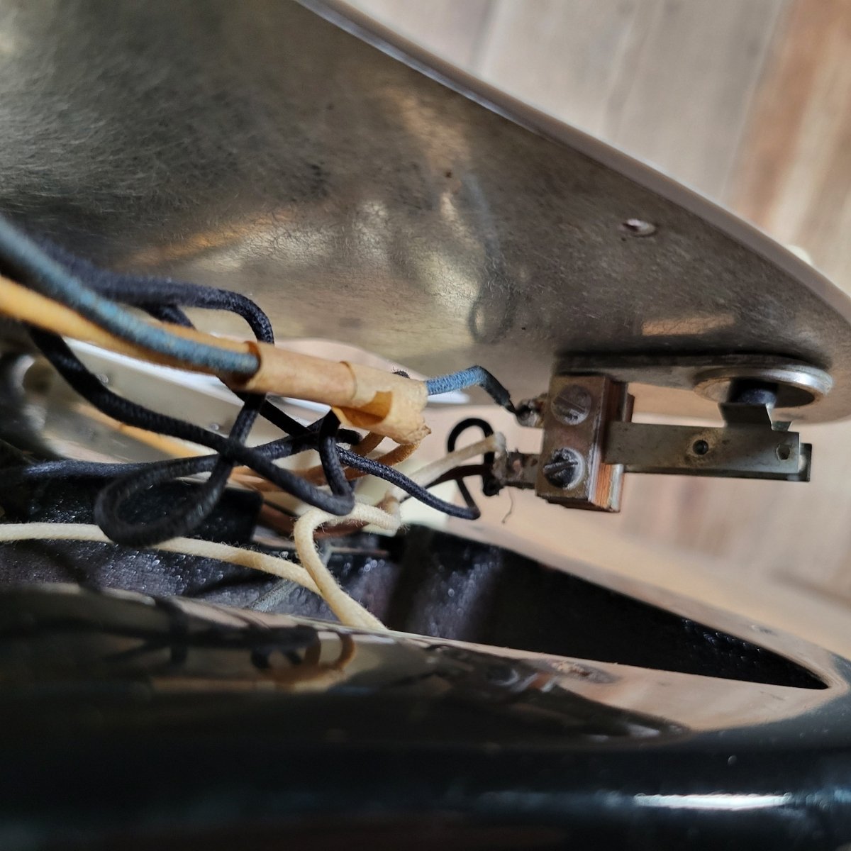 Fender Jazzmaster 1966 Refinished Vintage Player’s Guitar w/ Hybrid Gig Bag - Mahar's Vintage Guitars