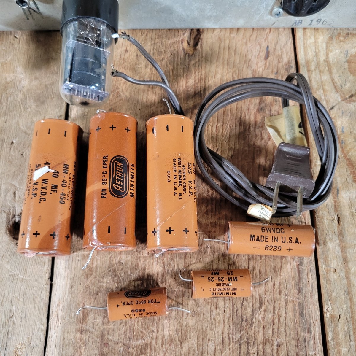 Fender Reverb Unit 6G15 1963 Rough White Tolex - Mahar's Vintage Guitars