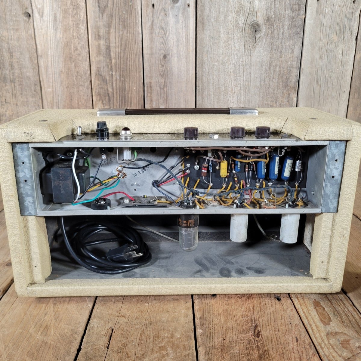 Fender Reverb Unit 6G15 1963 Rough White Tolex - Mahar's Vintage Guitars