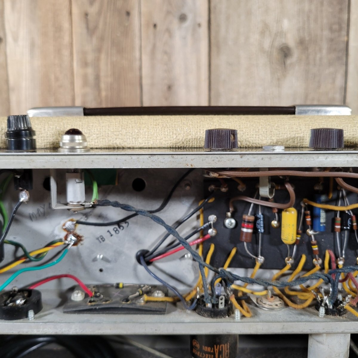 Fender Reverb Unit 6G15 1963 Rough White Tolex - Mahar's Vintage Guitars