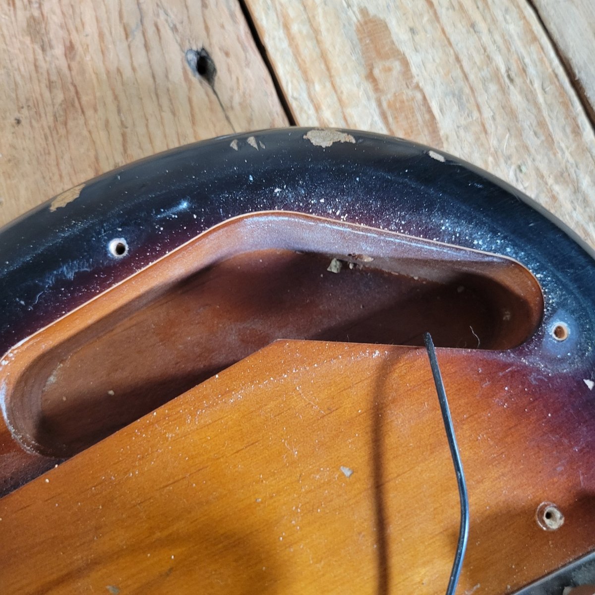 Fender Road Worn Precision Bass Sunburst 2009 – With Gig Bag - Mahar's Vintage Guitars
