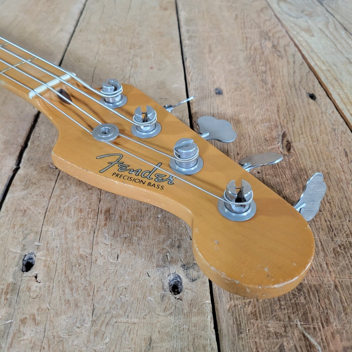 Fender Road Worn Precision Bass Sunburst 2009 – With Gig Bag - Mahar's Vintage Guitars