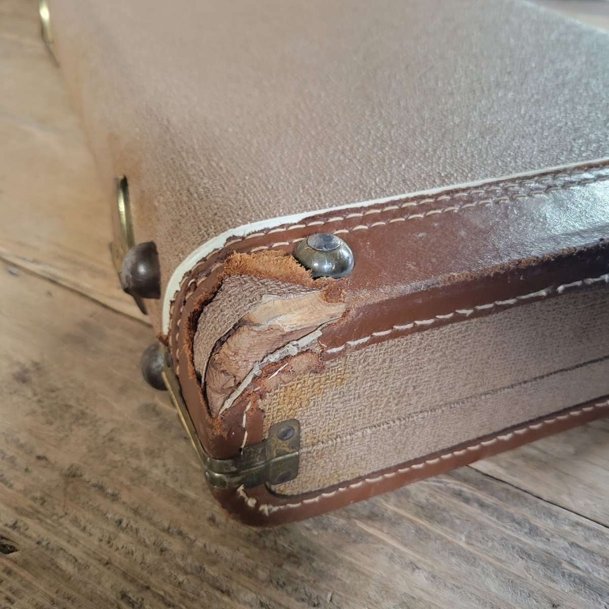 Fender Stratocaster 1961 Fiesta Red Refinished Slab Board Rosewood – Vintage Player’s Guitar - Mahar's Vintage Guitars