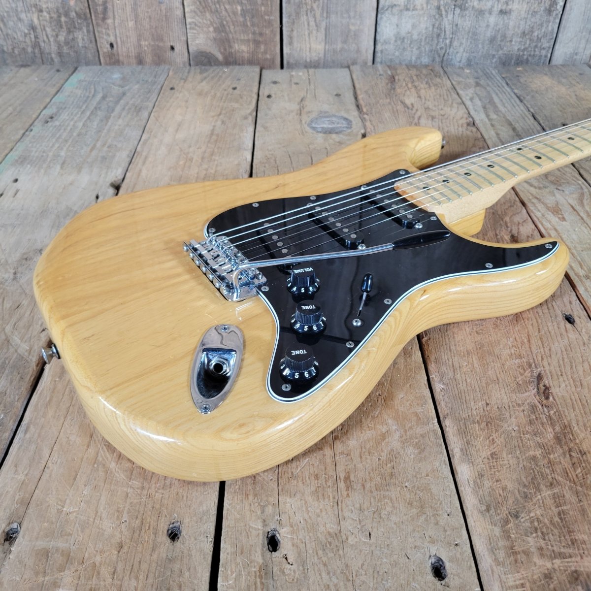 Fender Stratocaster 1976 – Beautifully Clean with Original Case & Strap - Mahar's Vintage Guitars