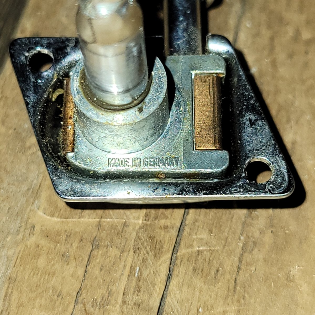 Fender Stratocaster 1976 – Beautifully Clean with Original Case & Strap - Mahar's Vintage Guitars