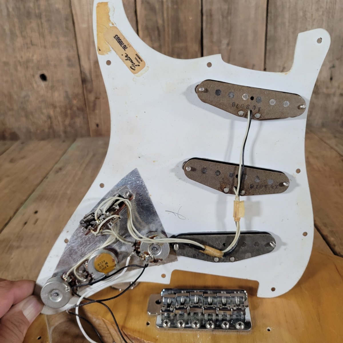 Fender Stratocaster 1976 – Beautifully Clean with Original Case & Strap - Mahar's Vintage Guitars